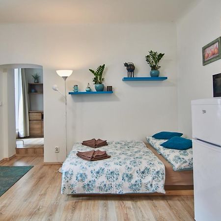 Nice Home To Stay At Prague Close To Castle With Terrace And Garden Екстер'єр фото